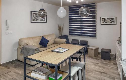 3 Bedroom Amazing Apartment In Luanco