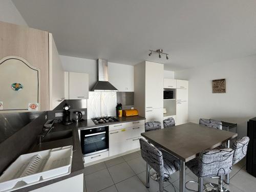 Zdjęcie z galerii obiektu Maison 3 chambres, classée 3 étoiles, à proximité de la plage et des commerces, Les Sables-d'Olonne - FR-1-197-549 w mieście Les Sables-dʼOlonne