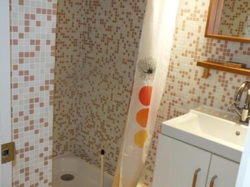 Koupelna v ubytování Apartamento en Rosas Santa-Margarita, con vistas al mar, piscina, y acceso directo a la playa - ES-204-42