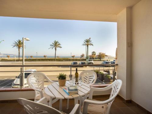 Bel appartement face à la mer avec terrasse, climatisation et parking, Castelló d'Empúries