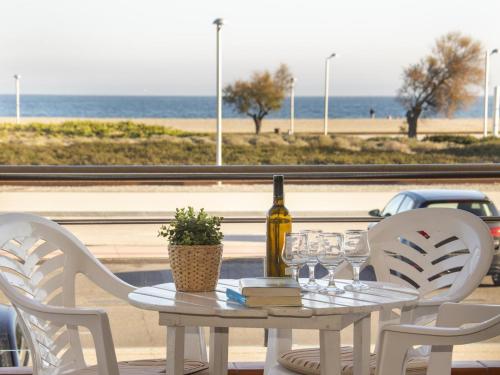 Apartamento en Empuriabrava: Frente al Mar, Piscinas, Parking y Vistas a la Bahía - HISP-288-39