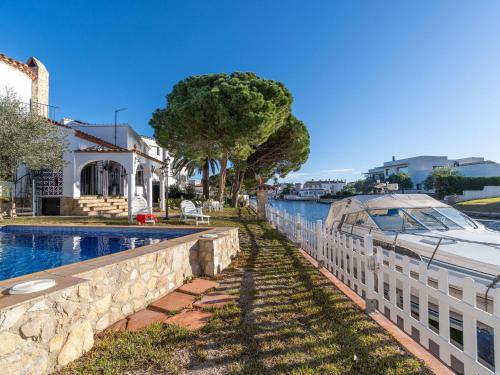 Casa con Piscina, Gran Amarre y 4 Dormitorios en Castelló d'Empúries - HISP-288-53