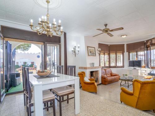 Maison de 4 chambres avec piscine privée et amarre à Castelló d'Empúries