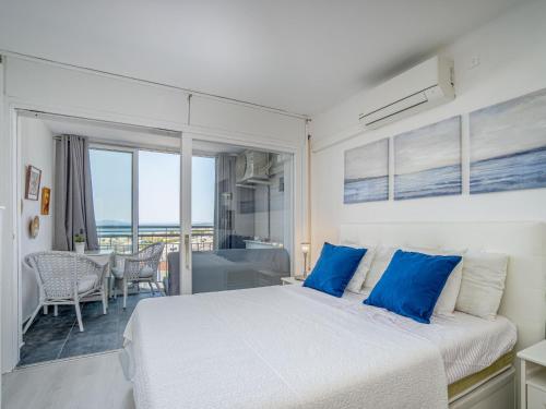 Studio moderne en bord de mer avec climatisation à Empuriabrava