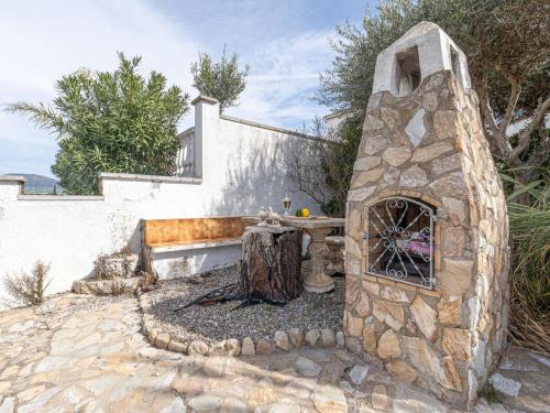 Acogedor chalet de 2 dormitorios con amarre de 12,5m, terraza y jardín en Empuriabrava - HISP-288-62