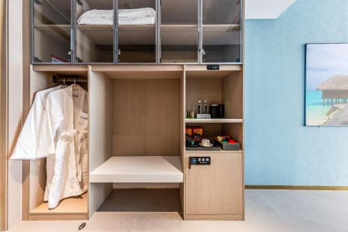 a room with a closet with a shelf at Kunming Yuxi Hotel in Kunming