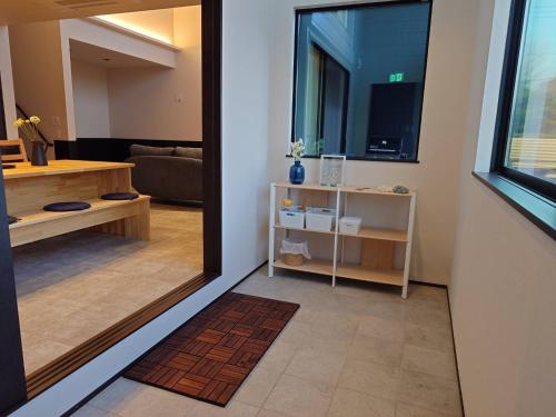 a living room with a mirror and a living room at モントゥトゥ-Montoutou- in Hasunuma
