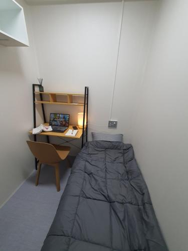 a small bedroom with a bed and a desk at Stayonwa231-Men only in Seoul