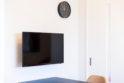 SG RESIDENCE INN HAKATAにあるテレビまたはエンターテインメントセンター
