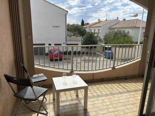 Appartement 2 pièces avec terrasse et garage, centre-ville Le Grau-du-Roi, 5 min de la plage - FR-1-250-266