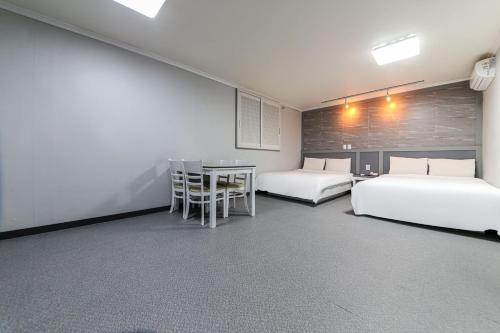 Postel nebo postele na pokoji v ubytování Motel Choo Eok