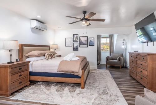 a bedroom with a bed and a ceiling fan at Four Daughters Inn Suite in Oakhurst