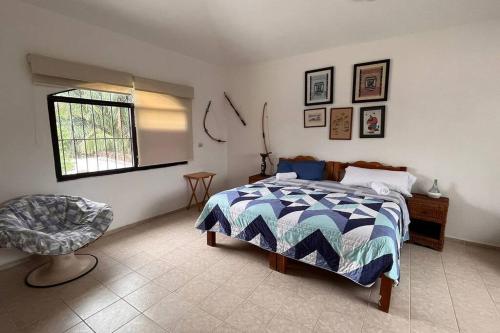 a bedroom with a bed and a chair in it at casa completa en Villahermosa in Villahermosa