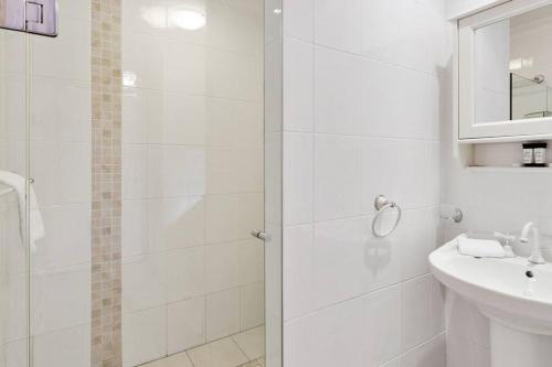 Ένα μπάνιο στο Quingilli Luxury Chalet 2 Bedroom