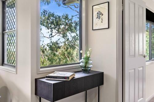 a table in a hallway with a window at Yume House - Stylish Country Escape 2 Bedrooms in Ravensbourne