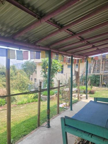 Stolní tenis v ubytování Sisters homestay nebo okolí