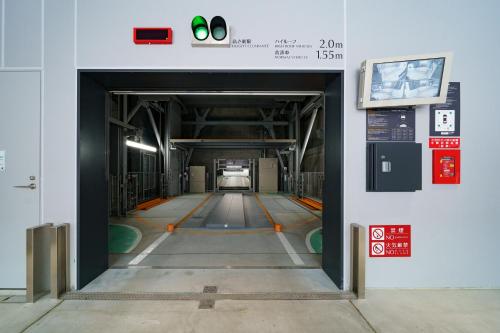 a hallway in a building with a tunnel at Premier hotel -CABIN PRESIDENT- Tokyo in Tokyo