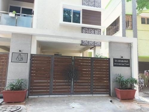 Façade ou entrée de l'établissement Sukrithi Premium Serviced Apartment - F2