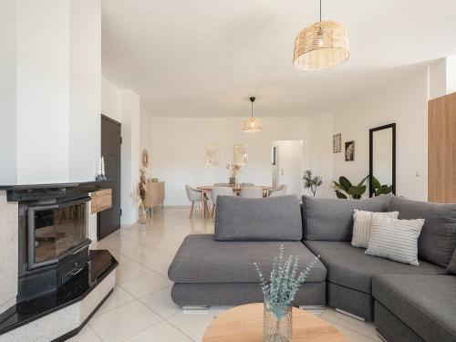 Sol Luxury Apartment - close to the beach with a private heated mini pool
