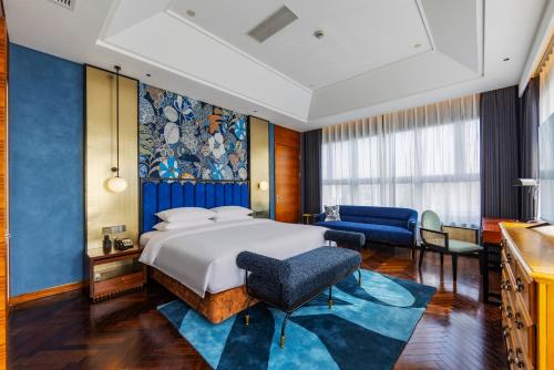 Postel nebo postele na pokoji v ubytování Fondney Hotel Shanghai NECC Hongqiao Airport T2