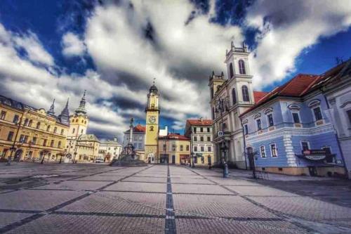 a city street with a clock tower and buildings at Priestranný 3 izb. apartmán v centre s parkovaním. in Banská Bystrica