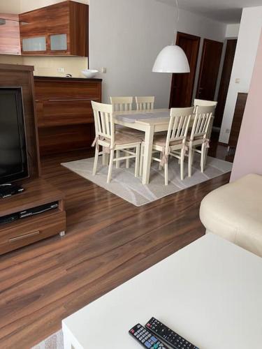 Кухня или мини-кухня в Priestranný 3 izb. apartmán v centre s parkovaním.
