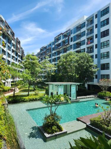 Bazén v ubytování 中央公寓 1bedroom Centrio 804 Condominium 211 nebo v jeho okolí