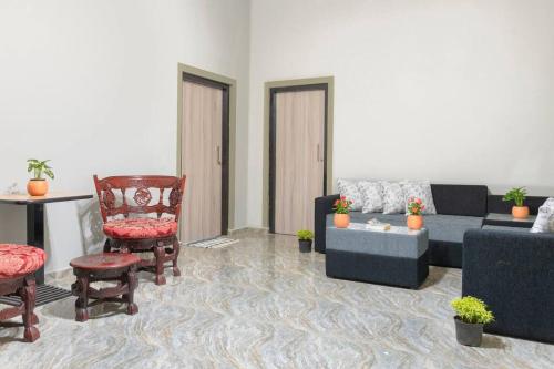 Posezení v ubytování Bliss Loft - Villa Rooms - Peaceful Stay in Kurana Near CMB Airport - Shuttle Service