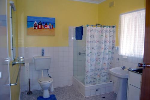 a bathroom with a toilet and a shower and a sink at Comfortable Unit Close to the Beach in Victor Harbor