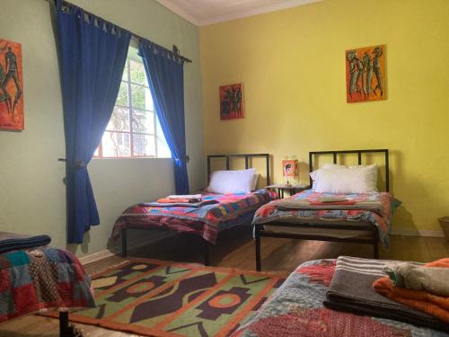 Katil atau katil-katil dalam bilik di Karma Backpackers