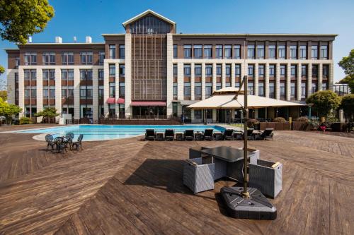 Bazén v ubytování Fondney Hotel Shanghai NECC Hongqiao Airport T2 nebo v jeho okolí