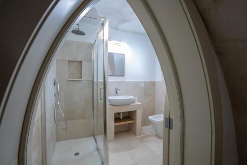 A bathroom at Casale Donna Rosa