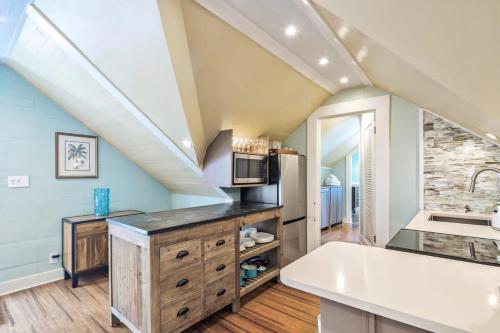 Kuchyň nebo kuchyňský kout v ubytování Sky Loft in Key West