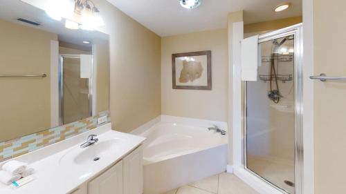 Brightly Furnished Beachfront Condo by Brightwild- 7th Floor Gulf View! photo 4