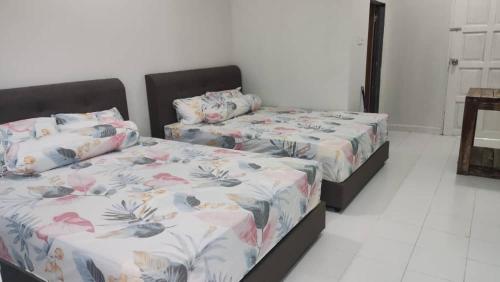 Ένα ή περισσότερα κρεβάτια σε δωμάτιο στο Jeli Heights Hill Homes