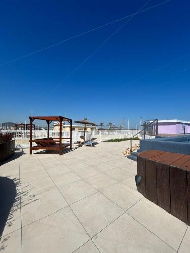 Galeriebild der Unterkunft Marina Club Luxury private studio with Pool and incredible views in Gibraltar