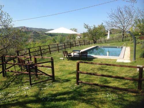 Bazén v ubytování B&B Cà Biocco nebo v jeho okolí