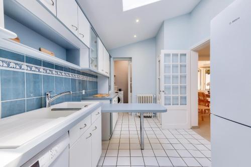 Køkken eller tekøkken på Maison pour 8 avec jardin aux Sables d'Olonne