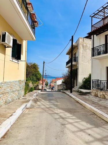 an empty street in an alley between two buildings at Parthenis appartments in Pythagoreio