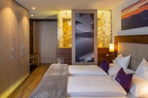 a bedroom with a large bed in a room at Wander- und Wellnesshotel Kanzler in Bad Mitterndorf