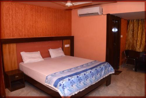a bedroom with a bed in a room at Swastik Guest House Inn Varanasi in Varanasi