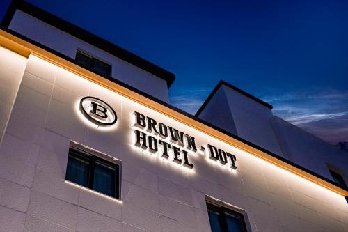 a hotel sign on the side of a building at Browndot Samcheonpo in Sacheon