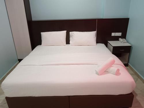 Una cama o camas en una habitación de river hotel