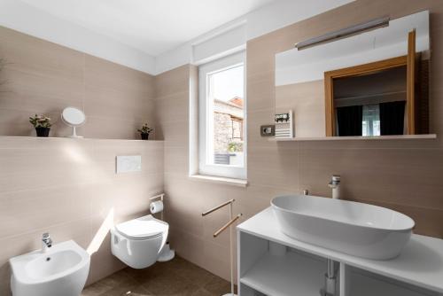 Bilik mandi di Villa Arancin