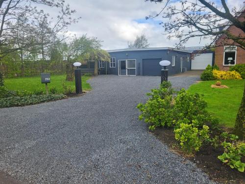 Taman di luar LUXE Bloemenzicht 4 personen, BnB, 10 minuten van zee
