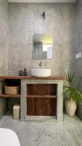 TWIN PALMS 'Surfhouse' photo 3