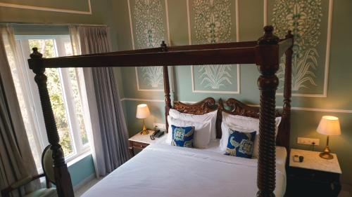 Ένα ή περισσότερα κρεβάτια σε δωμάτιο στο Hotel Naren Villa