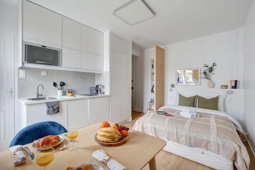 a room with a bed and a table with fruit on it at Jardin des Plantes - Studio - CityApartmentStay in Paris