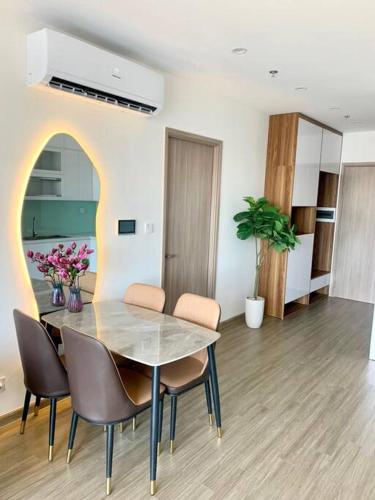 a dining room with a table and chairs at Vinhomes Smartcity- Căn hộ dich vụ - 3 Bedroom in Hanoi