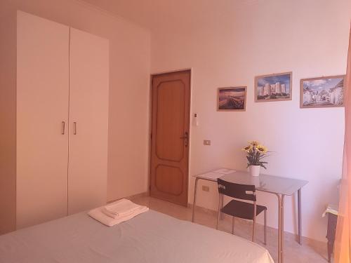 a bedroom with a desk and a bed and a table at Il Girasole in Rutigliano